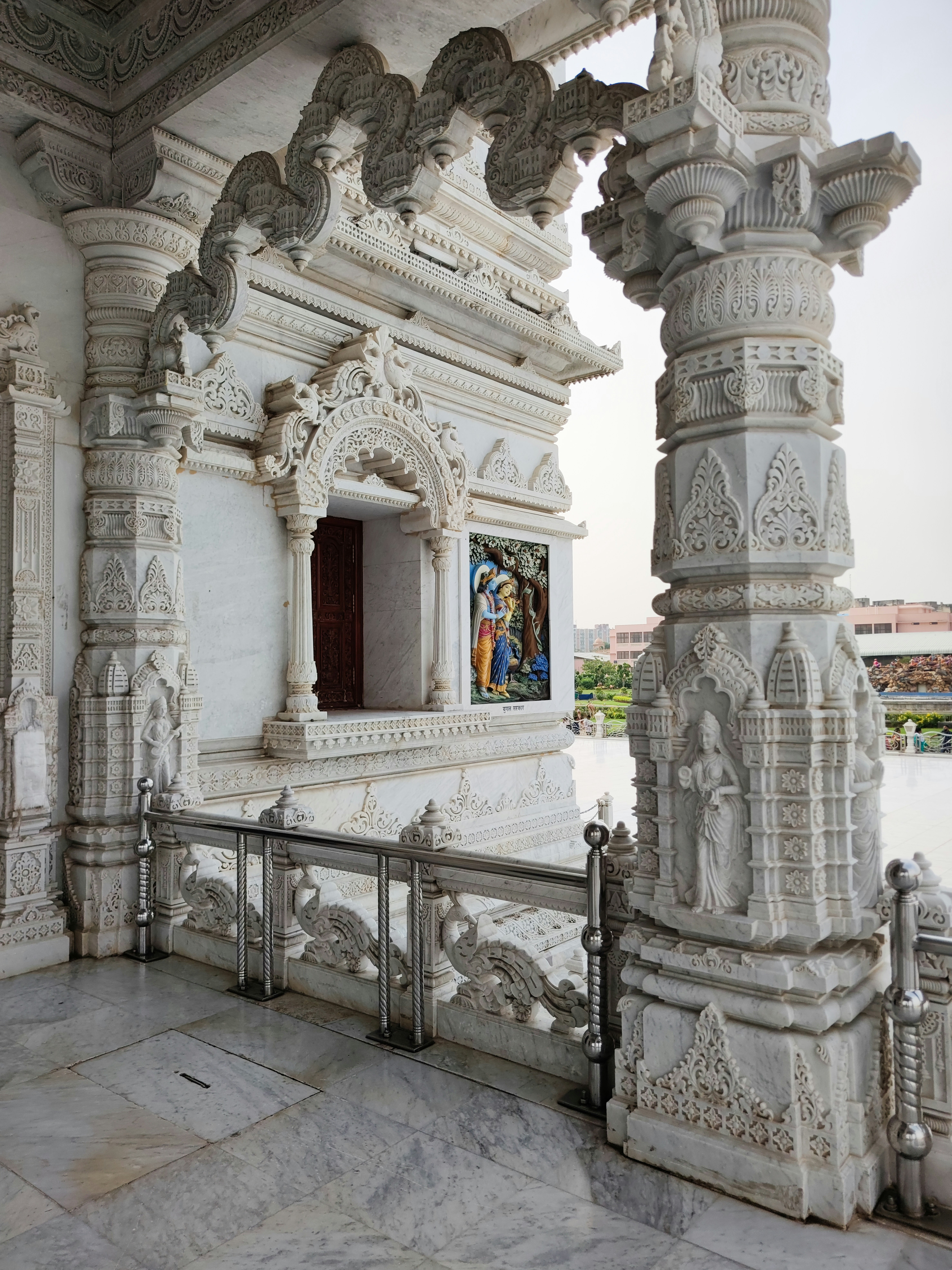 Sacred Shores to Mughal Grandeur: A Couple's Journey Through Mathura, Agra & Delhi
