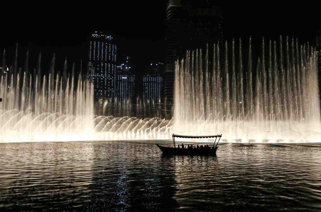 A scenic view of UAE landmarks for a 7-day itinerary
